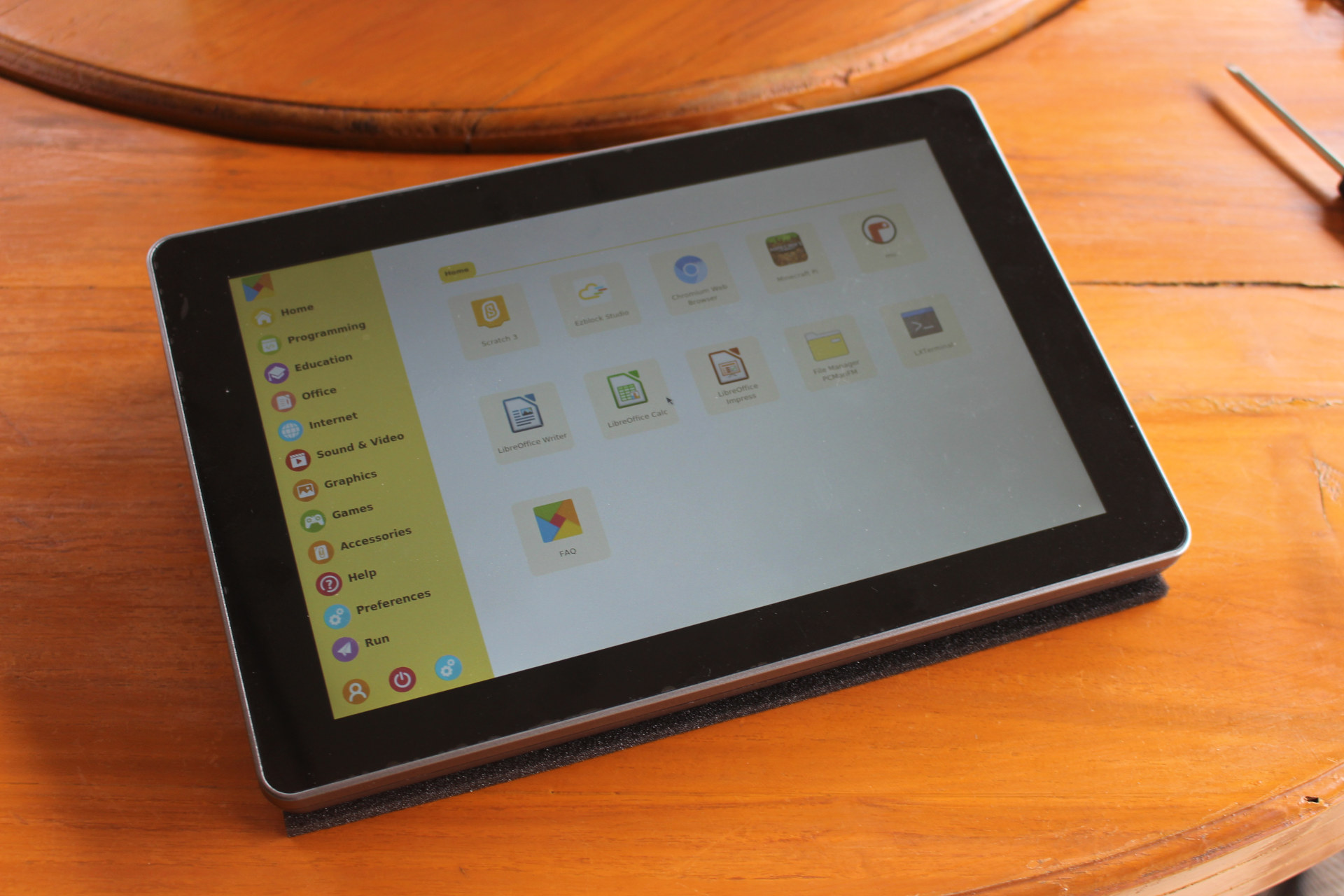 Raspberry Pi 4 Tablet with RasPad OS