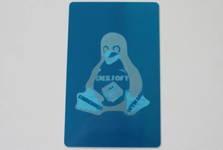 Tarjeta de visita de aluminio grabada