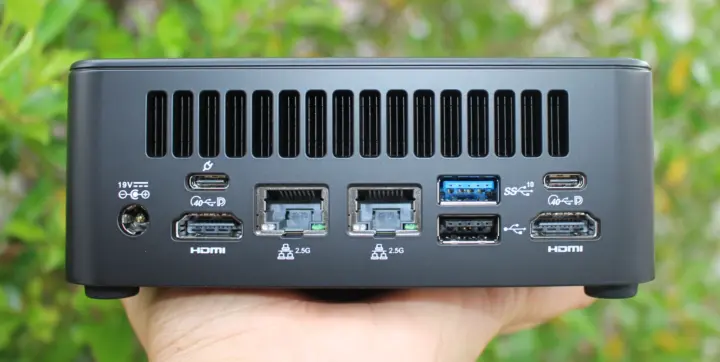 Panel trasero del GEEKOM IT13 Max