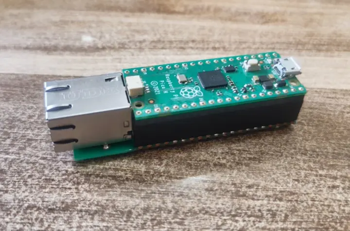 Raspberry Pi Pico H insertada en el HAT Ethernet WIZnet W5100S (un nodo PICOTTY)