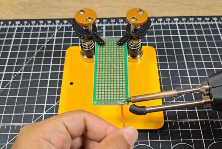 Spark Solder con alimentador de esta&ntilde;o integrado