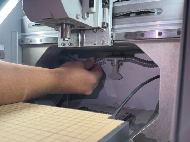 Cambio de la manguera interna para la mesa de vacío