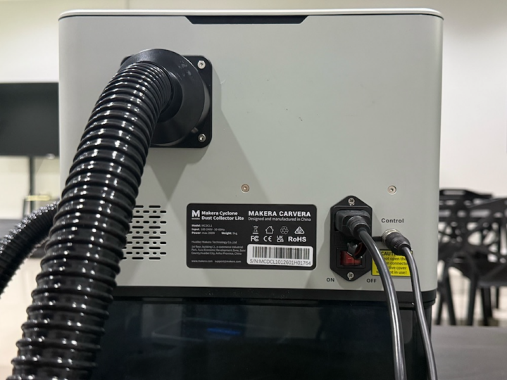 Conexiones traseras del Makera Cyclone Dust Collector Lite