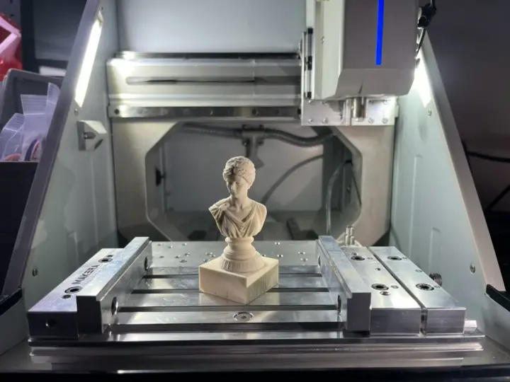 Resultado del fresado de una escultura con el cuarto eje