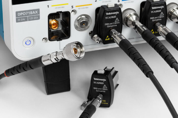 La interfaz TekConnect admite sondas de gran ancho de banda y conexiones coaxiales de 2,92 mm, incluidas las sondas TriMode P7700 y P7600